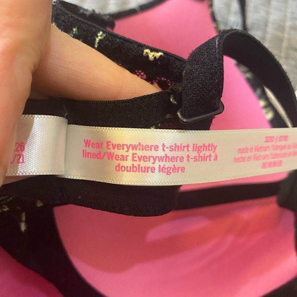 Pink Victoria’s Secret Wear Everywhere t-shirt Lightly Lined Bra Women Size 32D - Picture 8 of 8